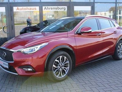 Gebraucht Infiniti Q30 Premium 156 PS (114 kW) 2017 Rot Limousine