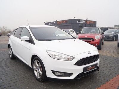 Weiß Gebraucht 2015 Ford Focus Trend Limousine | 8.490 € (Fairer Preis)