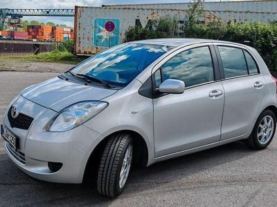 Usata Toyota Yaris 87 CV (63 kW) 2007 Argento Utilitaria