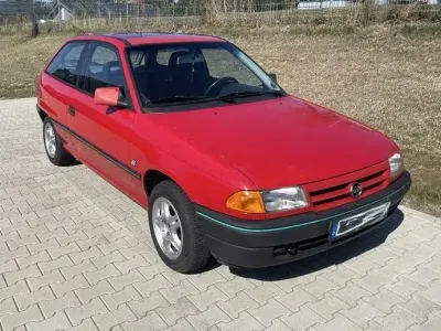 Gebraucht Opel Astra 75 PS (55 kW) 1993 Rot Limousine