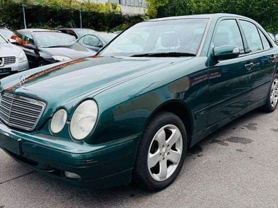 Grün Gebraucht 2000 Mercedes E240 Elegance Limousine | 6.300 € (Teuer)