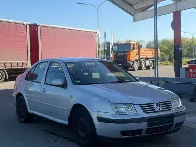 Occasion VW Bora Trendline 116 ch (85 kW) 2000 Gris Berline