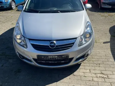 Używany Opel Corsa 90 KM (66 kW) 2010 Srebrny Hatchback