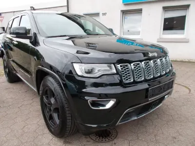 Gebraucht Jeep Grand Cherokee Overland 250 PS (183 kW) 2019 Diamond black SUV
