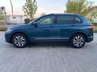 Gebraucht VW Tiguan Active 150 PS (110 kW) 2022 Nightshade blue SUV