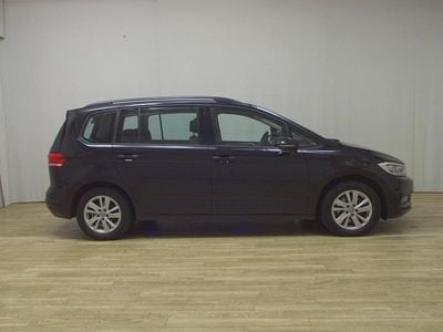 Begagnad VW Touran Comfortline 150 HK (110 kW) 2020 Svart Minibuss