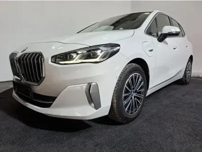 Gebraucht BMW 225 136 PS (100 kW) 2023 Weiß Van / Kleinbus