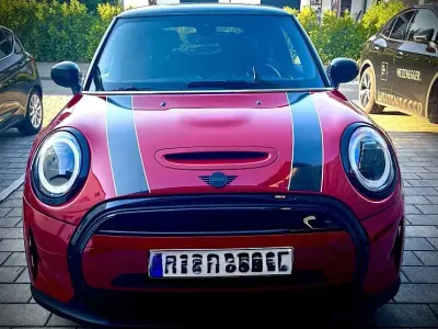 Gebraucht Mini Cooper SE 135 kW (184 PS) 2023 Rot Kleinwagen