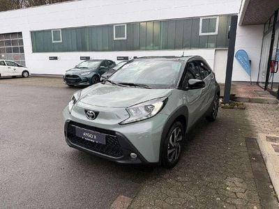 Neu Toyota Aygo X 72 PS (52 kW) 2025 Grün SUV