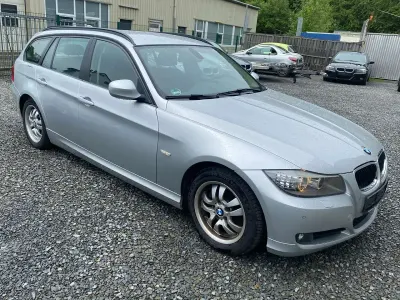 Gebraucht BMW 320 184 PS (135 kW) 2010 Titansilber metallic Kombi