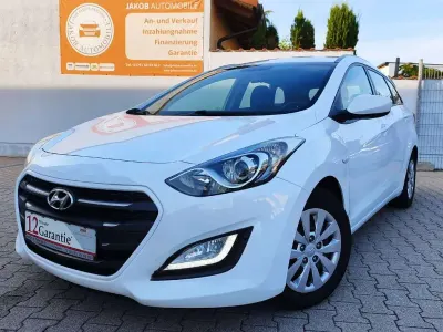 Gebraucht Hyundai i30 110 PS (80 kW) 2015 Weiß Limousine