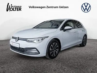 Używany VW Golf VIII Active 150 KM (110 kW) 2022 Biały Sedan/Limuzyna