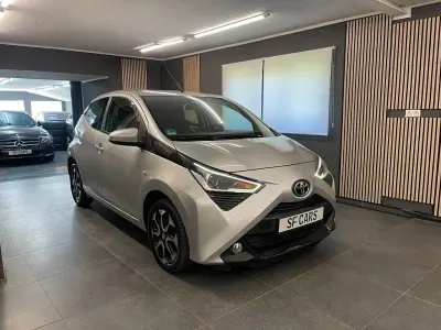 Gebraucht Toyota Aygo X-play 72 PS (52 kW) 2020 Silber Kleinwagen