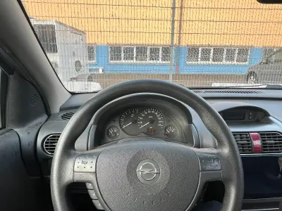 Usata Opel Corsa 75 CV (55 kW) 2004 Blu Utilitaria