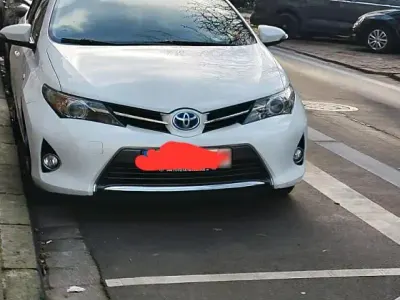 Gebraucht Toyota Auris Hybrid Life 136 PS (100 kW) 2013 Weiß Kombi