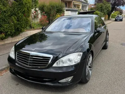 Używany Mercedes S500 388 KM (285 kW) 2006 Czarny Sedan/Limuzyna