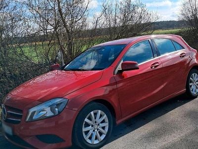 Gebraucht Mercedes A180 122 PS (89 kW) 2013 Rot Limousine