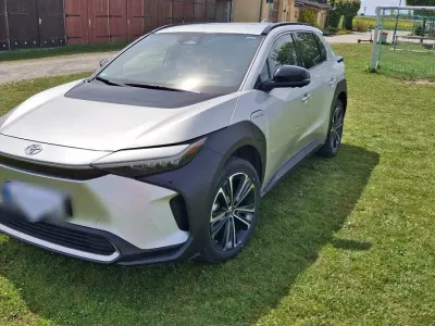 Gebraucht Toyota bZ4X 117 kW (160 PS) 2022 Silber SUV