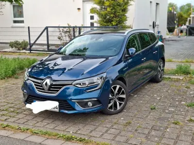 Używany Renault Mégane Bose Edition 140 KM (102 kW) 2020 Niebieski Sedan/Limuzyna