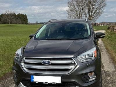 Usata Ford Kuga Titanium 150 CV (110 kW) 2017 Grigio SUV