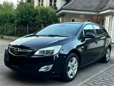 Gebraucht Opel Astra 125 PS (91 kW) 2011 Schwarz Kombi
