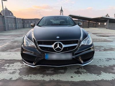 Schwarz Gebraucht 2015 Mercedes E200 AMG line Coupé | 19.900 €