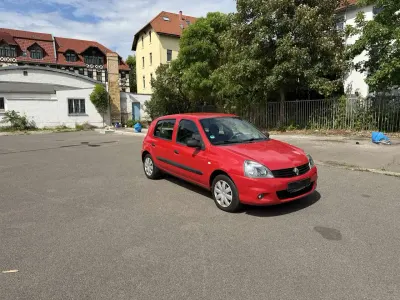 Używany Renault Clio II 75 KM (55 kW) 2008 Czerwony Sedan/Limuzyna