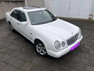 Gebraucht Mercedes E200 Classic 136 PS (100 kW) 1995 Weiß Limousine