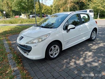 Weiß Gebraucht 2008 Peugeot 207 Sport Limousine | 3.800 € (Teuer)