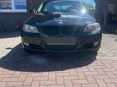 Gebraucht BMW 318 143 PS (105 kW) 2011 Schwarz Limousine