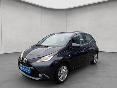 Gebraucht Toyota Aygo X-play 69 PS (50 kW) 2018 Rauchgrau mica Kleinwagen
