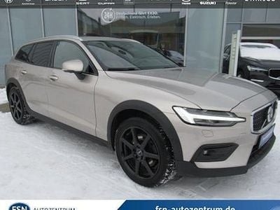 Usata Volvo V60 CC Ultimate 197 CV (144 kW) 2023 Oro Station wagon