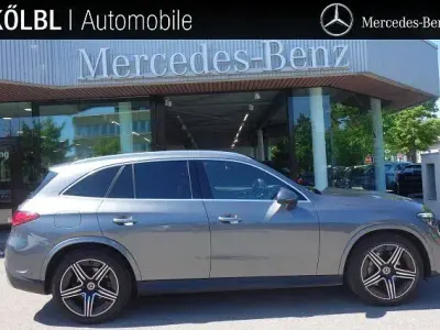 Gebraucht Mercedes GLC220 AMG 197 PS (144 kW) 2023 Lack selenitgrau SUV