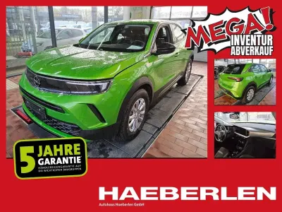 Gebraucht Opel Mokka-e Elegance 100 kW (136 PS) 2022 Matcha green/ikone gruen (metallic) SUV