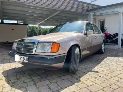 Gebraucht Mercedes E220 150 PS (110 kW) 1993 Braun Limousine