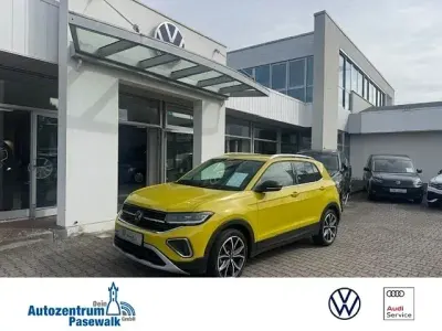 Gebraucht VW T-Cross Style 116 PS (85 kW) 2024 Grape yellow SUV