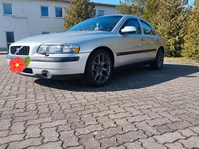Second-hand Volvo S60 140 CP (102 kW) 2000 Argintiu Berlinǎ