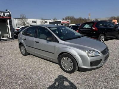Gebraucht Ford Focus Trend 101 PS (74 kW) 2005 Silber Kleinwagen