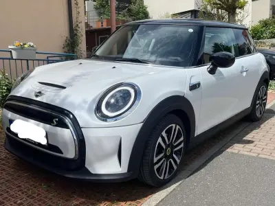 Gebraucht Mini Cooper SE Classic 135 kW (184 PS) 2023 Weiß Kleinwagen