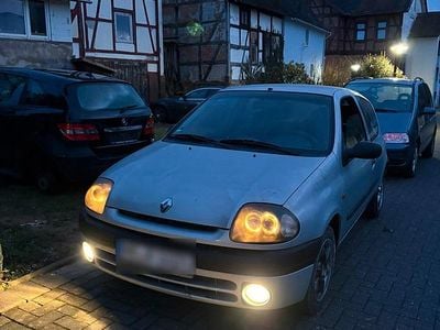 Gebraucht Renault Clio 70 PS (51 kW) 1999 Grau Coupé