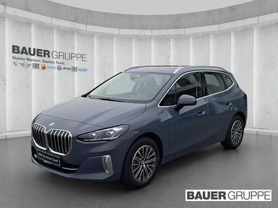 Neu BMW 220 Active Tourer Luxury Line 156 PS (114 kW) 2025 Grau Van / Kleinbus