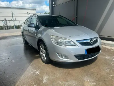 Gebraucht Opel Astra 81 PS (59 kW) 2012 Grau Kombi