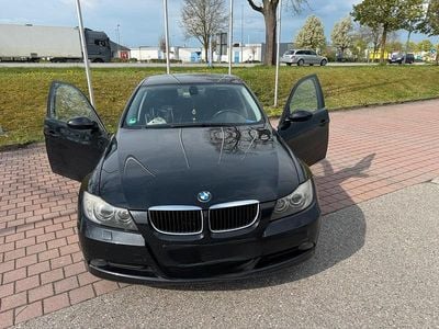 Second-hand BMW 318 130 CP (95 kW) 2007 Negru Berlinǎ