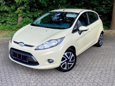 Gebraucht Ford Fiesta 82 PS (60 kW) 2009 Beige Limousine