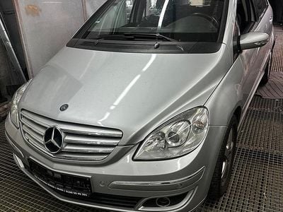 Mercedes B200