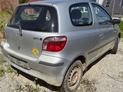 Gebraucht Toyota Yaris Sol 86 PS (63 kW) 2000 Silber Limousine
