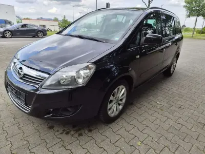 Gebraucht Opel Zafira Family 140 PS (102 kW) 2014 Karbonschw graphitschw midnigh Van / Kleinbus