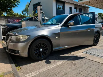 Gebraucht BMW 318 Sport Line 143 PS (105 kW) 2009 Grau Limousine