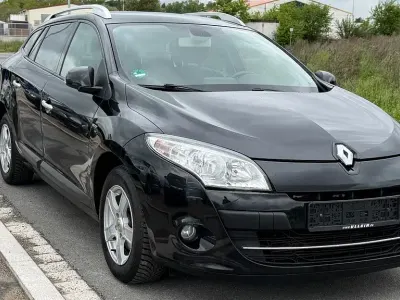 Gebraucht Renault Mégane Bose Edition 131 PS (96 kW) 2011 Schwarz Limousine