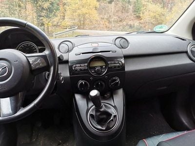 Usado Mazda 2 Sendo 84 HP (61 kW) 2014 Cinzento Citadino